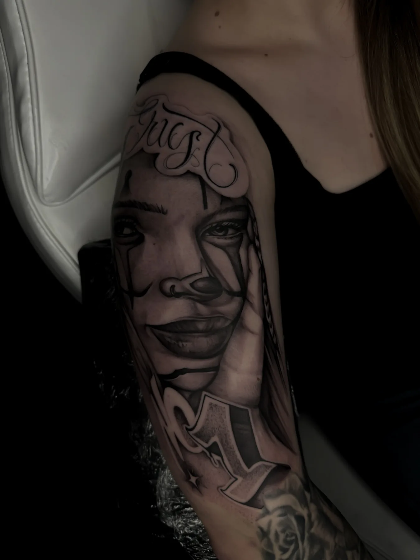 Portrait Tattoo von Elena im Black-and-Grey Stil