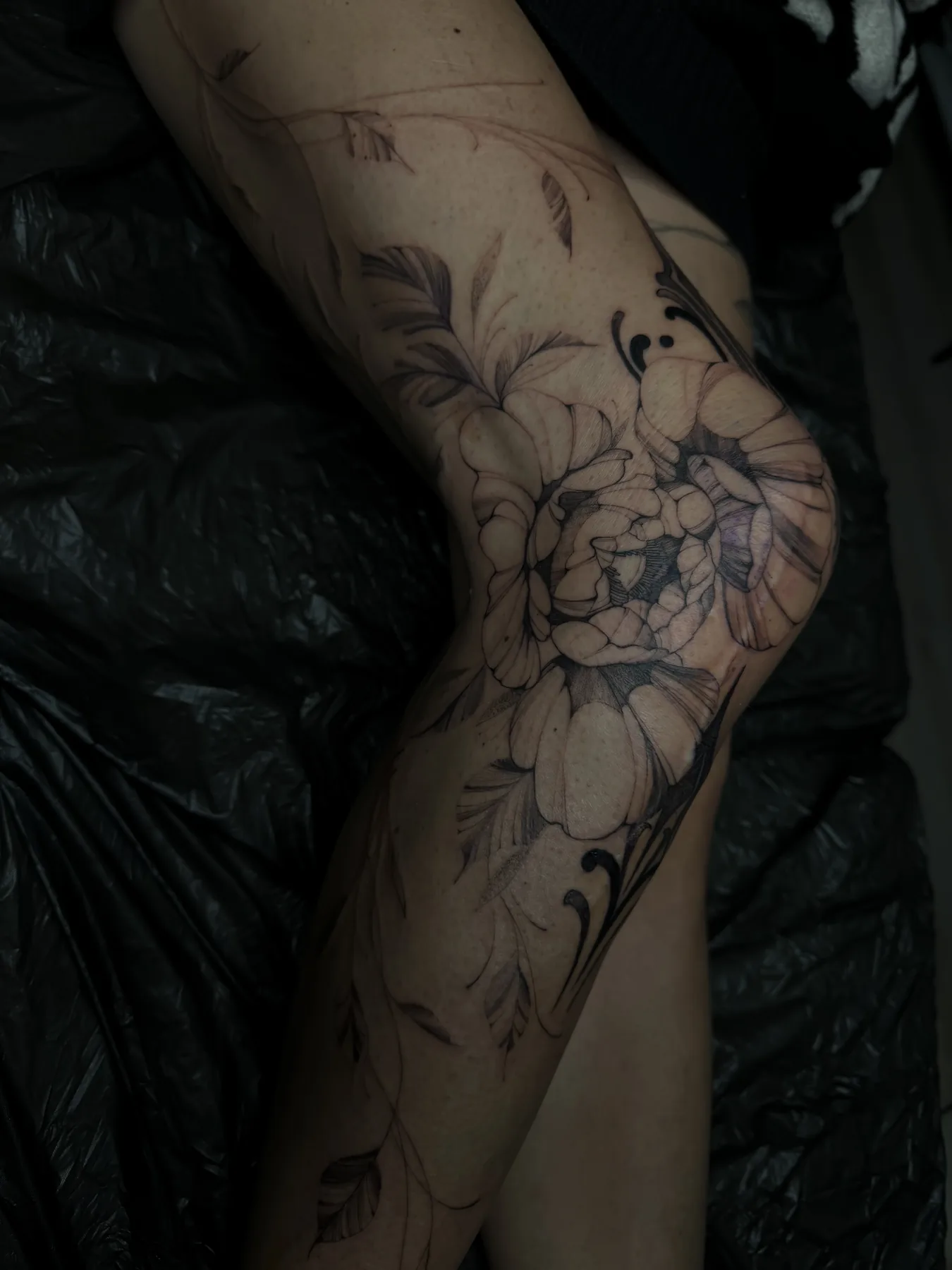 Florales Tattoo von Elena mit feiner Linienführung